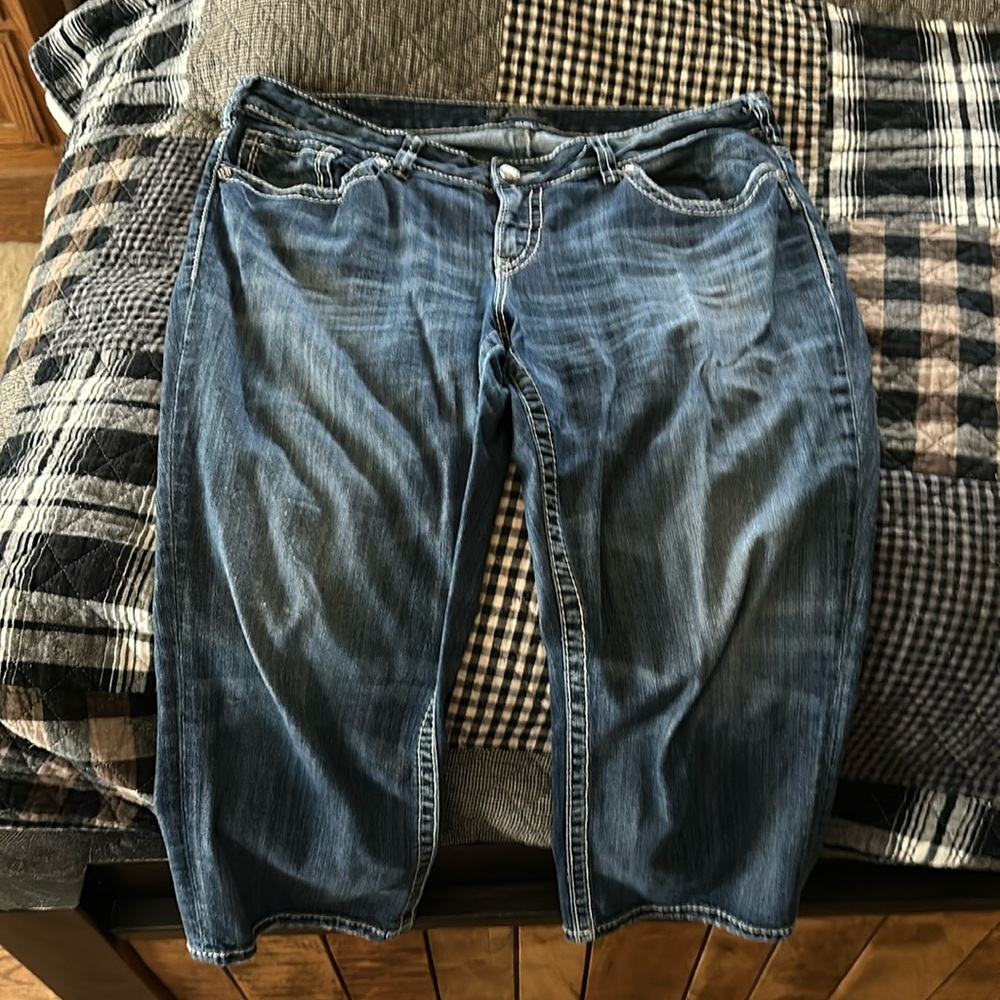 Silver Suki capris size 18